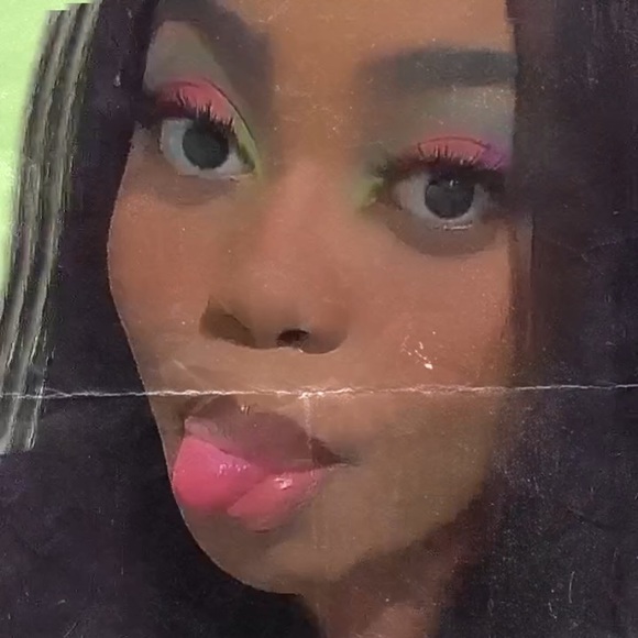 Meet your Posher, Keithara - Picture 3 of 11